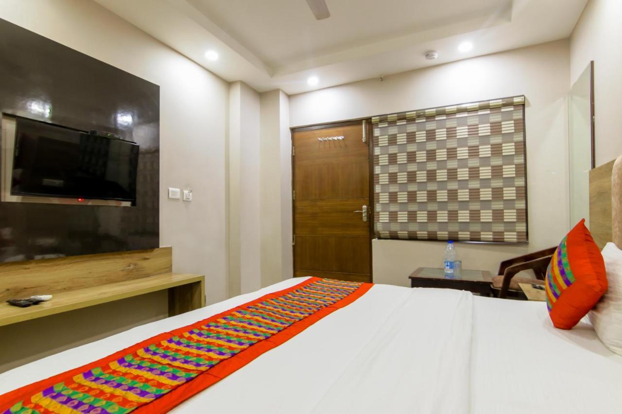 Anand - Walk In From Railway Station Hotel New Delhi
